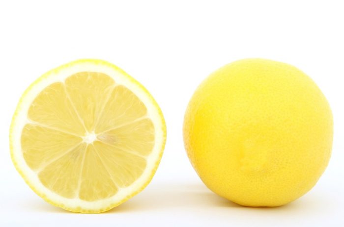 Scopri di più sull'articolo Utilizzare il limone per le pulizie in casa