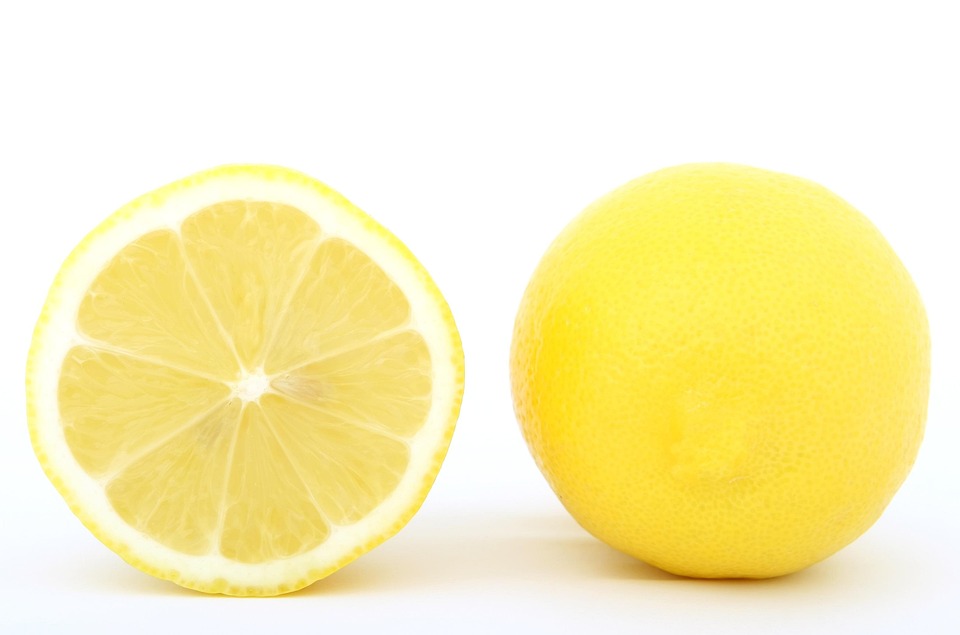 Scopri di più sull'articolo Utilizzare il limone per le pulizie in casa