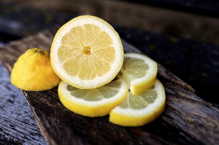 Scopri di più sull'articolo Il limone come anticalcare e per le pulizie di casa