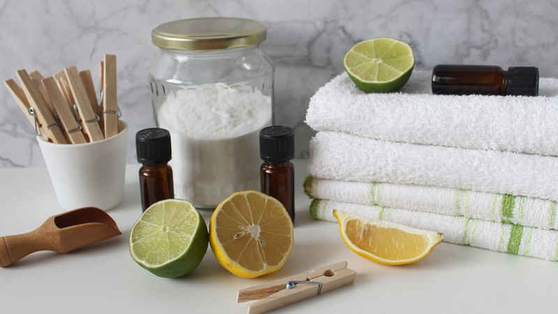 Scopri di più sull'articolo Come fare uno spray detergente per superfici naturale