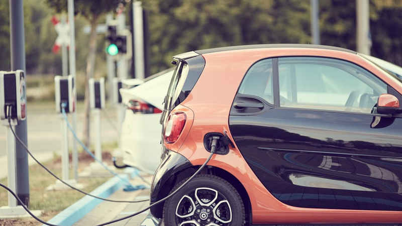 Scopri di più sull'articolo L’era delle auto elettriche: benefici e rischi